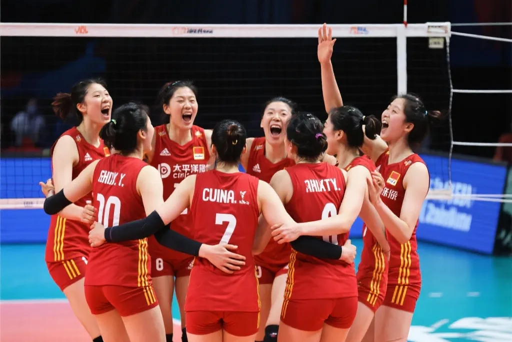 中国女排庆祝胜利